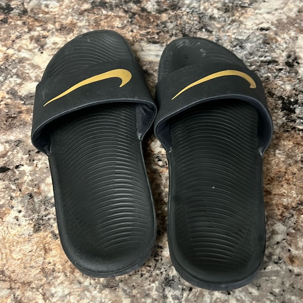 Boys Nike slides